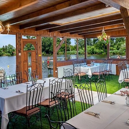 Eden Lounge Restaurant & Pension Верешедьхаз Экстерьер фото