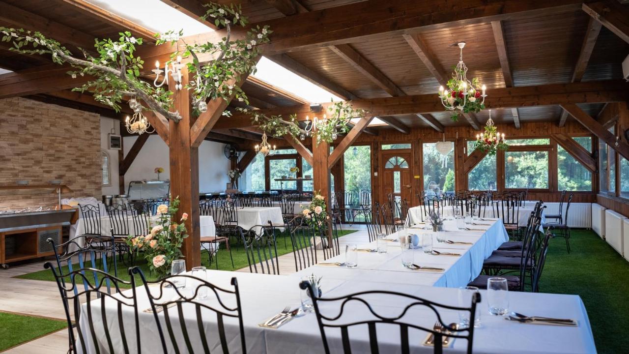 Eden Lounge Restaurant & Pension Верешедьхаз Экстерьер фото