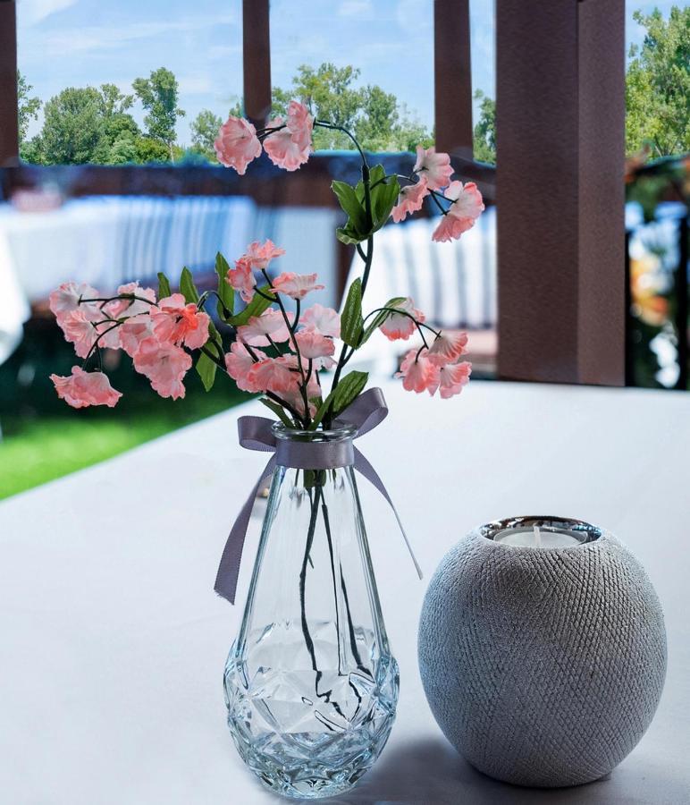 Eden Lounge Restaurant & Pension Верешедьхаз Экстерьер фото